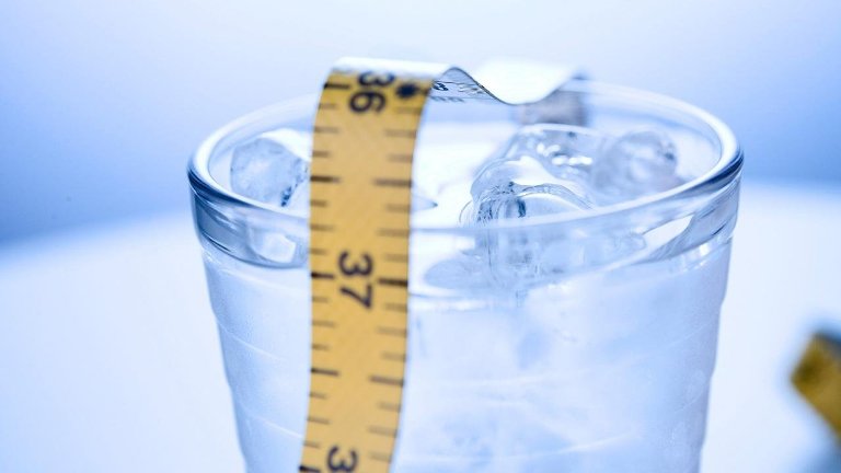 Быстро похудеть поможет водная диета: за три дня можно скинуть до 3 кг