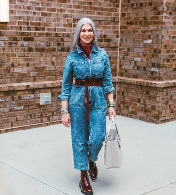 Непринужденно, без усилий и очень женственно: как женщинам за 50 лет выглядеть стильно в кожаных брюках и не только