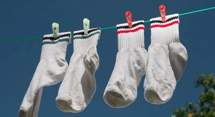 Простые способы, чтобы носки обрели белоснежный цвет (видео)