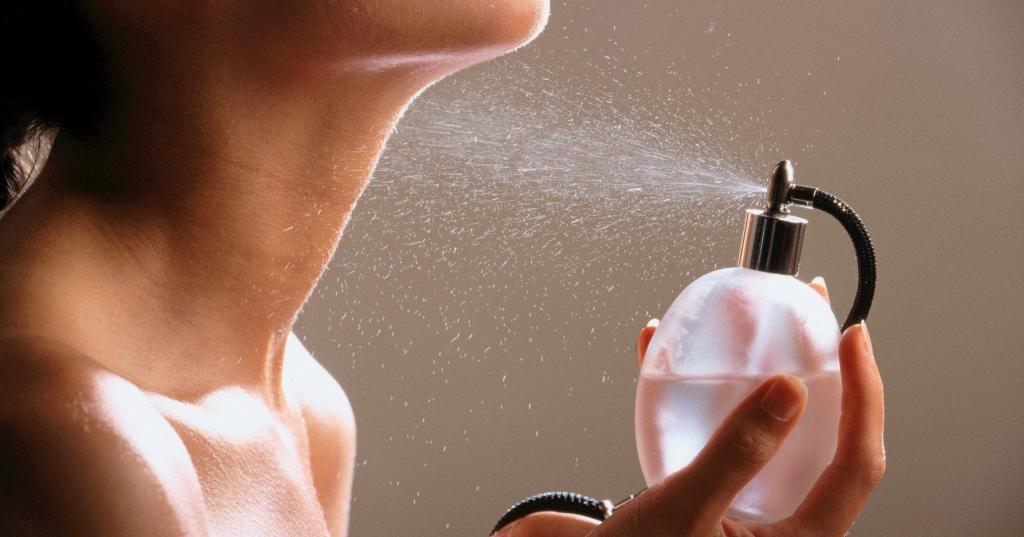 Аромат на весь день: нанесение на увлажненную кожу и другие правила для стойкости парфюма