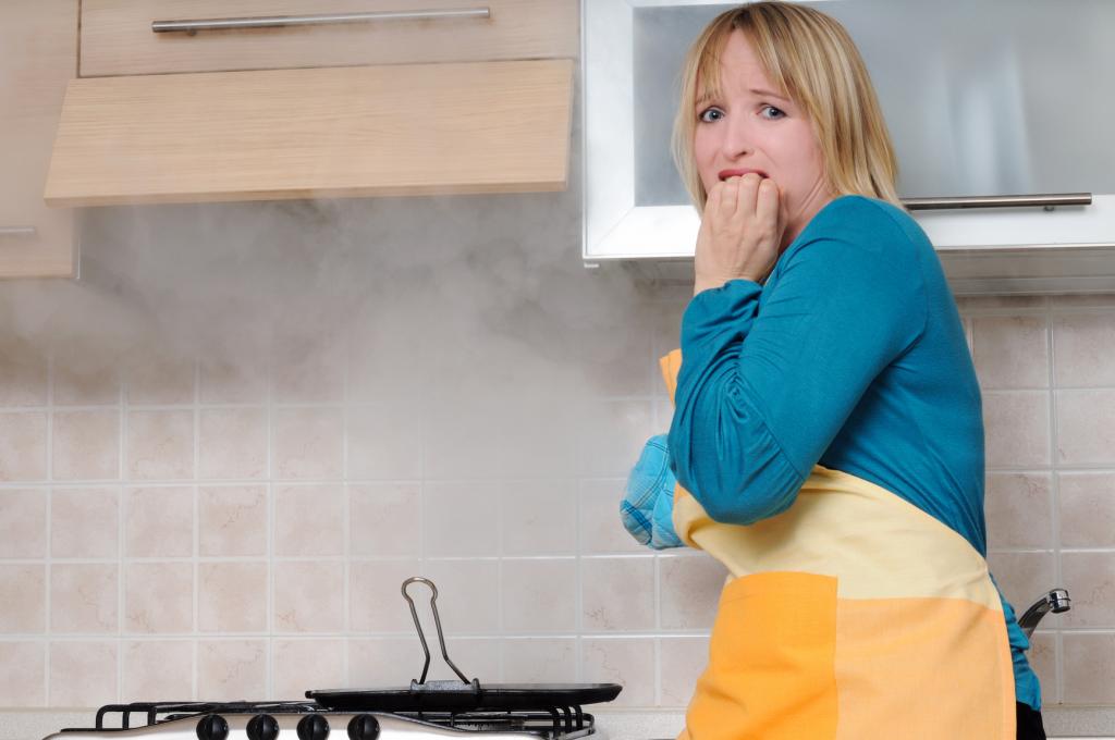 Неприятный запах после жарки на сковородке: трюк, который устранит его