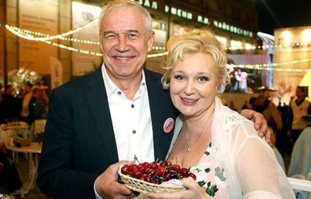 Брак Сергея Гармаша и Инны Тимофеевой считают одним из самых крепких среди актерских союзов. Как выглядит жена актера, с которой он прожил более 36 лет