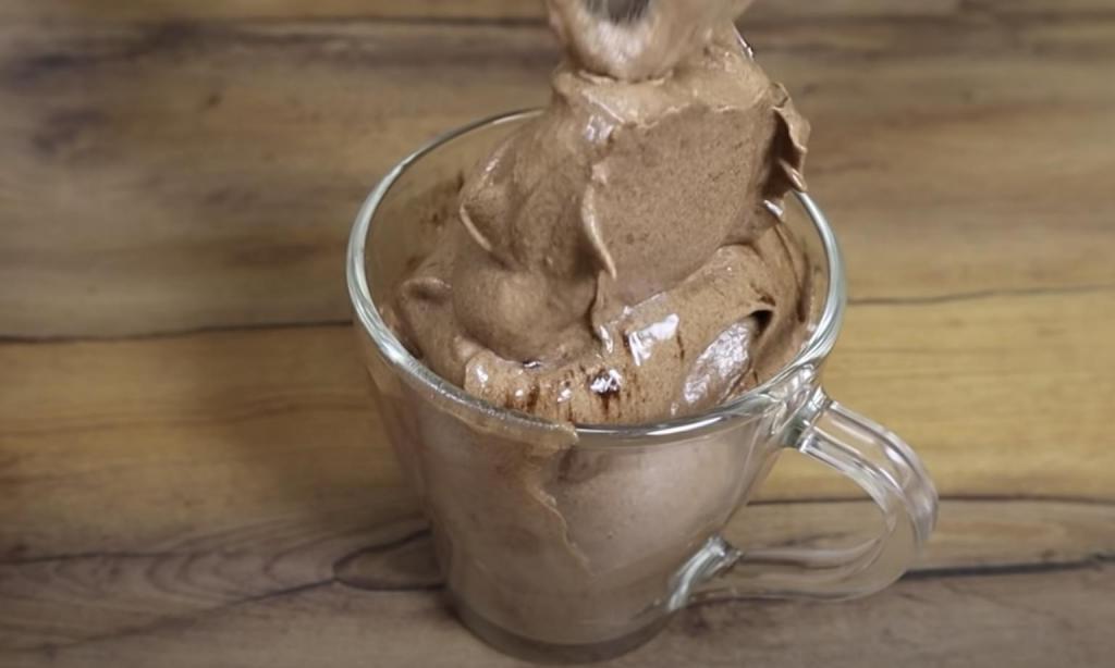 Никаких сливок, яиц и сахара: шоколадное мороженое, которое можно даже на диете