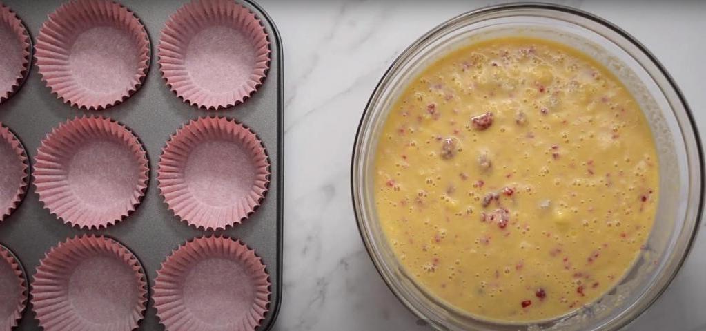 Из замороженной малины с миндалем: простой рецепт ароматных кексов