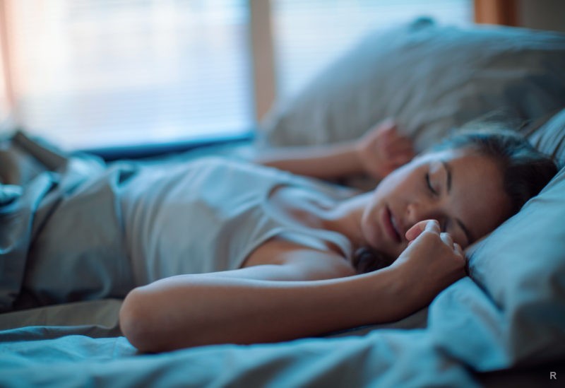 Миф об опасности спать на левом боку развенчал кардиолог-реаниматолог Герман Гандельман