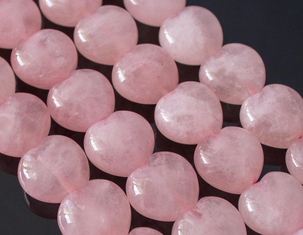 Розовый кварц поможет при заниженной самооценке, а черный турмалин защитит от отрицательной энергии: как использовать полудрагоценные камни для здоровья и благополучия