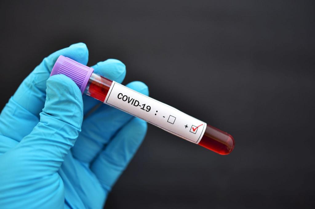 Почему прививки не помогли: в самой вакцинированной стране мира резко выросло число заражений COVID-19