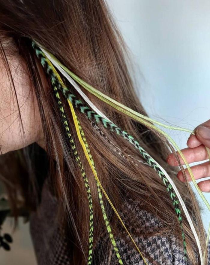 Пробор зигзагом, перья, косы-шарики: DIY-тренды в прическах, которые взрывают интернет