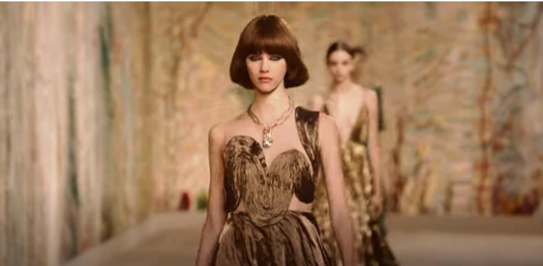 Dior показал в Париже коллекцию осень-зима-2021-22, а Яна Рудковская - сказочное платье