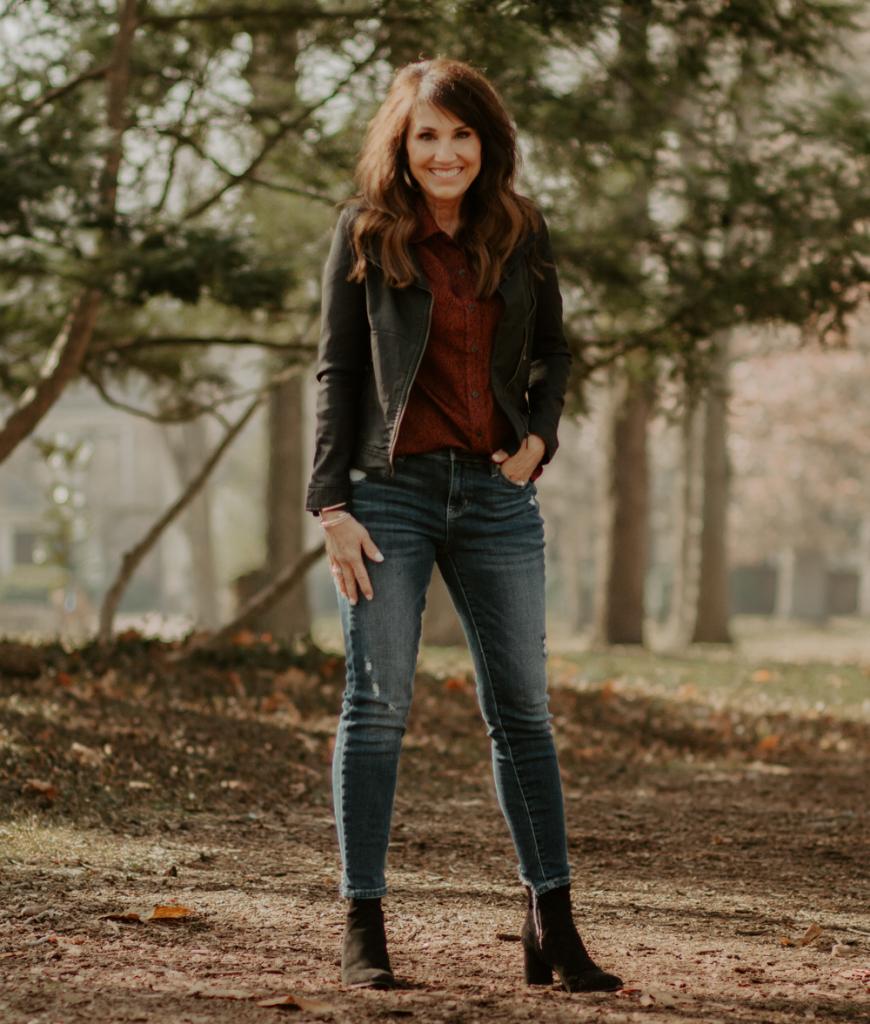 Темная губная помада и мешковатые джинсы: какие вещи будут портить внешность женщины после 40