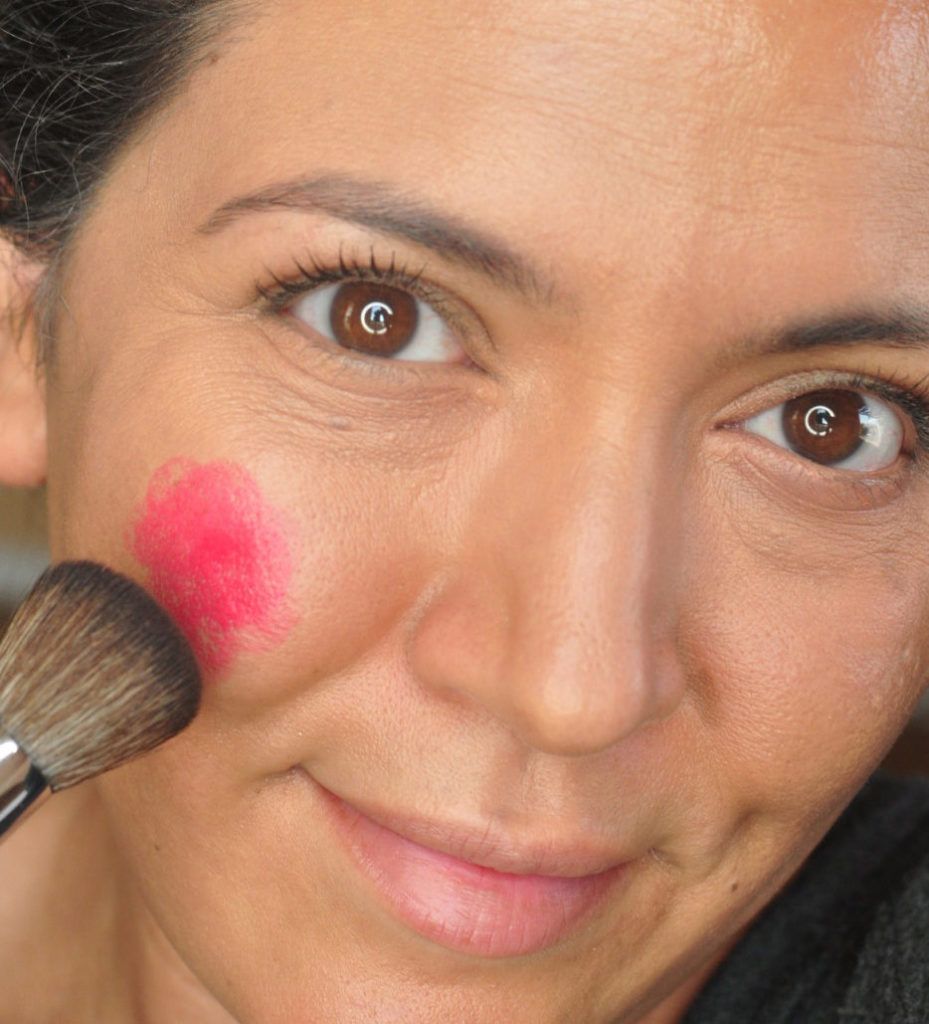 Отказ от пудры и консилер вокруг губ: каких правил стоит придерживаться зрелым дамам при нанесении макияжа