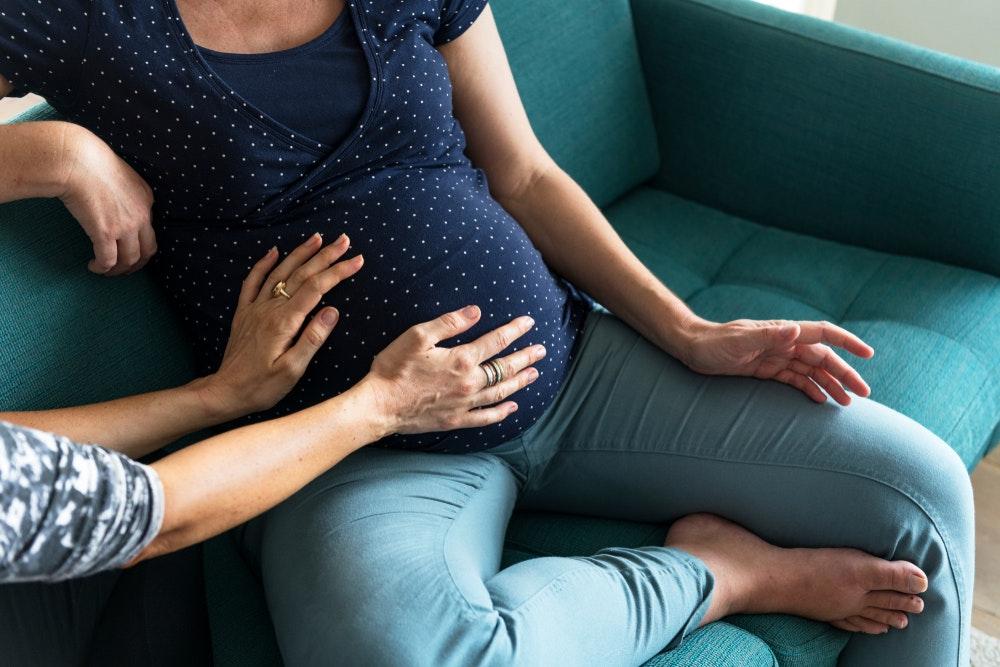 Мозг беременных женщин входит в стрессовое состояние, которое легко снимается поддержкой близких