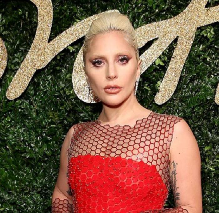 Джоли хотела связаться с близкими, а Гага узнавала о карьере: 3 знаменитые женщины, которые обращались за помощью к экстрасенсам