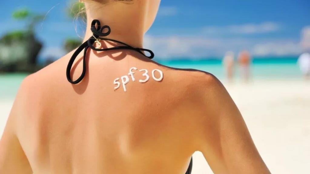 Дневной с SPF15 и солнцезащитный с SPF 30: можно ли увеличить степень защиты от солнца, нанеся крем дважды