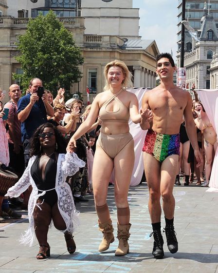 Бодипозитив во всей красе: В Лондоне прошел модный показ с самыми необычными моделями
