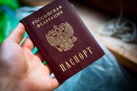 Россия раздаст паспорта родившимся в СССР