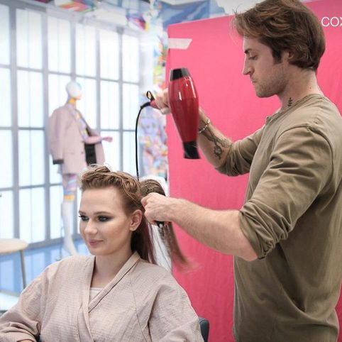 Знакомьтесь: самый сексуальный парикмахер рунета