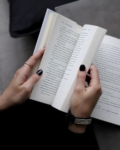 Изменят взгляд на жизнь: 17 книг, которые стоит прочитать каждой женщине