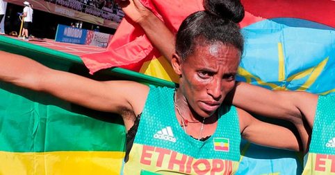 Молодой бегунье из Эфиопии все 16! Но вы никогда не поверите в это, посмотрев на ее фото