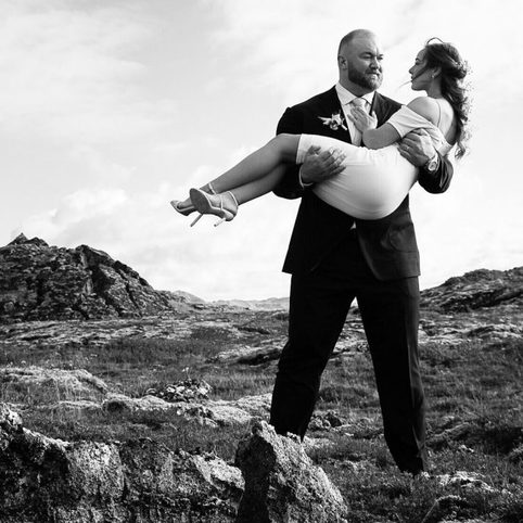 Дюймовочка и Мужчина-Гора: Фотографии со свадьбы звезды «Игры престолов» и его возлюбленной