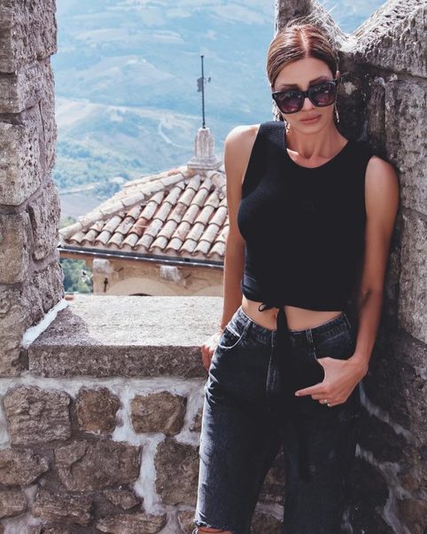 Гламурная 50-летняя бабушка из Италии продолжает удивлять своими модными образами