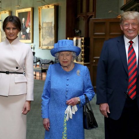 Не мужской поступок: Вот как Дональд Трамп опозорился перед королевой и всем миром