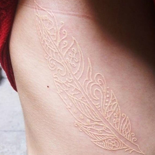 15 почти невидимых тату, которые понравятся любителям минимализма