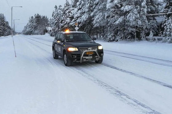 Финский автомобиль робот бросает вызов снегу и льду